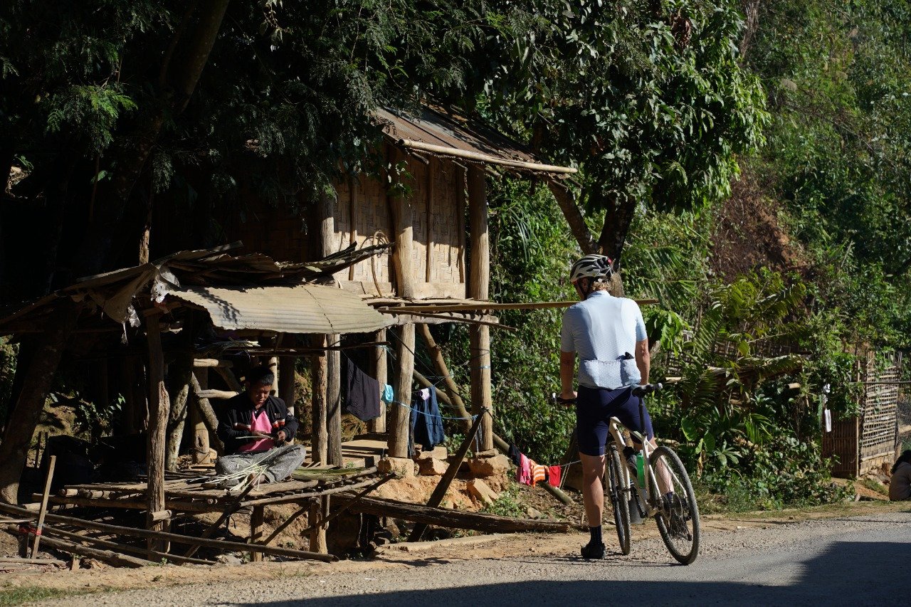 Vacanze in Bicicletta in Laos: La Guida Definitiva per un’Avventura Epica nel Sud-Est Asiatico